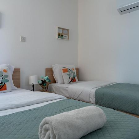 Andrea 3-Bedroom Apt In Mackenzie 라르나카 외부 사진